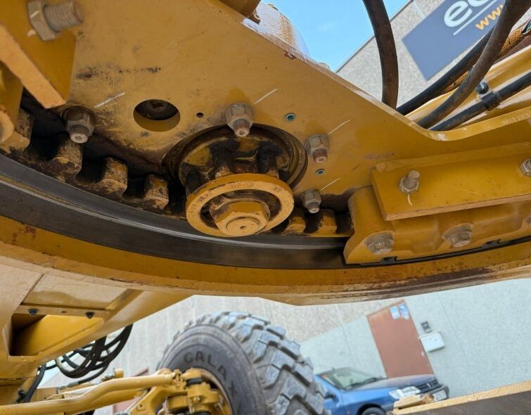 CATERPILLAR  140 AWD ***IMPECCABLE***